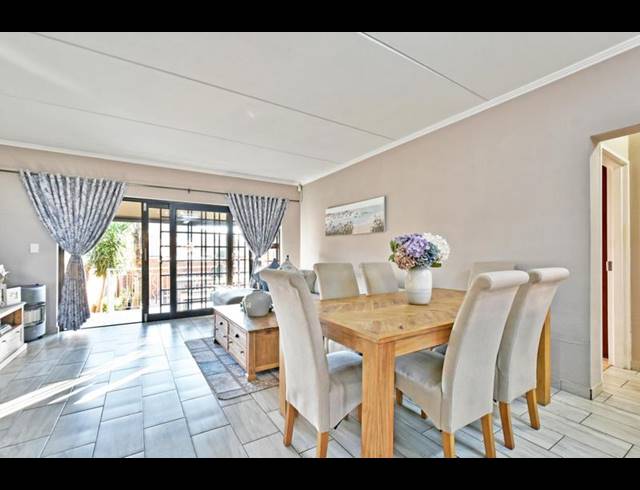 3 BEDROOM TOWNHOUSE FOR SALE IN GLENVISTA